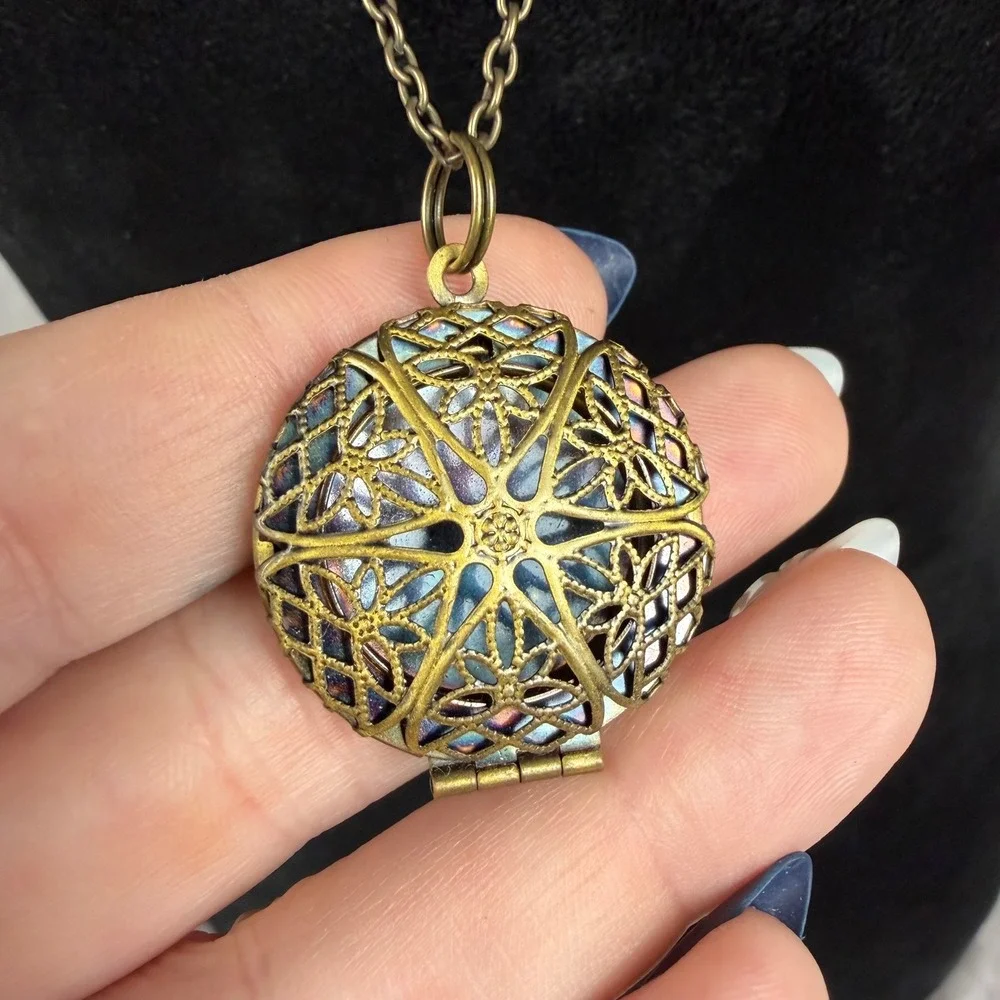 Vtg Brass Filigree Essential Oil Aromatherapy Diffuser Locket‎ Necklace Mandala